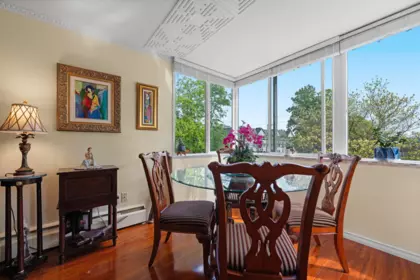 Breakfast Nook Photo of 212 1425 Esquimalt Avenue, West Vancouver, BC