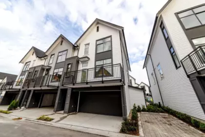21 17555 57a Avenue, Surrey, BC, Surrey — Townhouse for sale