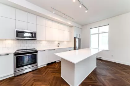 Kitchen Island Photo of 21 17555 57a Avenue, Surrey, BC