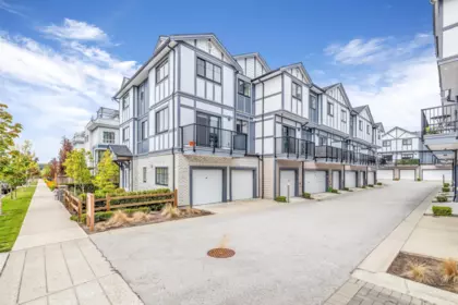 Front Yard Photo of 2 16361 23a Avenue, Surrey, BC