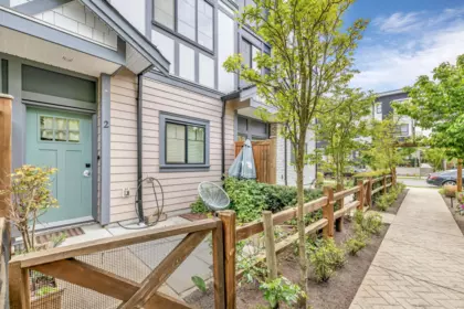 Garden / Landscaping Photo of 2 16361 23a Avenue, Surrey, BC