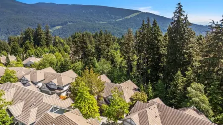 Front Yard Photo of 36 2351 Parkway Boulevard, Coquitlam, BC