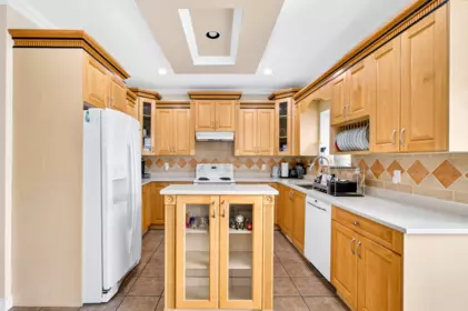 Kitchen Island Photo of 16688 63b Avenue, Surrey, BC