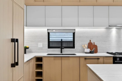 Kitchen Island Photo of 1 58 E 40th Avenue, Vancouver, BC