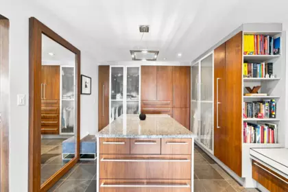 Entry Foyer Photo of 2301 909 Burrard Street, Vancouver, BC