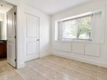 Entry Foyer Photo of 2388 E 5th Avenue, Vancouver, BC
