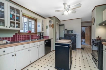 Kitchen Island Photo of 8992 Royal Street, Langley, BC