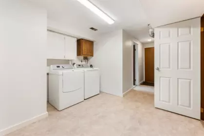 Hallway Photo of 3499 Wright Street, Abbotsford, BC