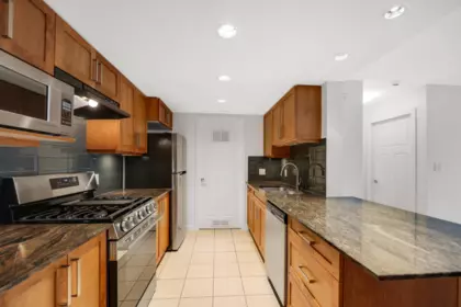 Kitchen Photo of 305 1212 Main Street, Squamish, BC