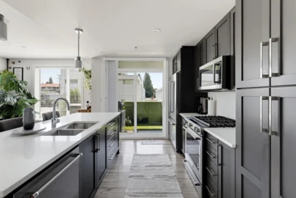 Kitchen Island Photo of 205 2565 Ware Street, Abbotsford, BC