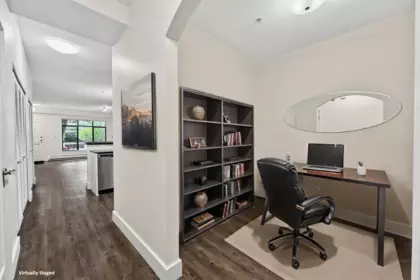 Family Room Photo of 2 221 Ash Street, New Westminster, BC
