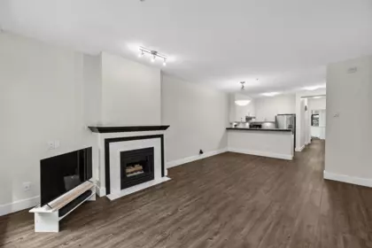 Kitchen Island Photo of 2 221 Ash Street, New Westminster, BC