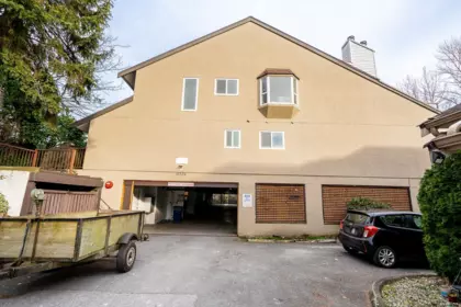 Hallway Photo of 305 11726 225th Street, Maple Ridge, BC
