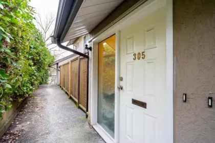 Living Room Photo of 305 11726 225th Street, Maple Ridge, BC