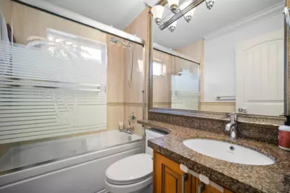 Hallway Photo of 216 Hume Street, New Westminster, BC