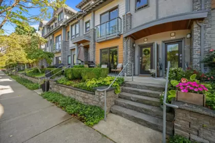 Entry Foyer Photo of 204 1738 55a Street, Tsawwassen, BC