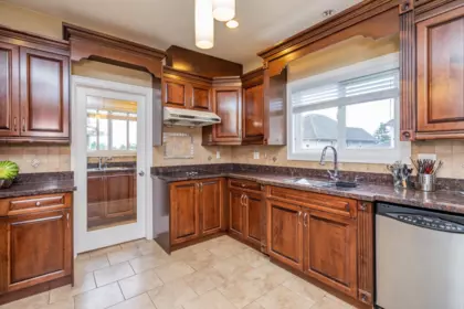 Walk-In Closet Photo of 16492 104a Avenue, Surrey, BC