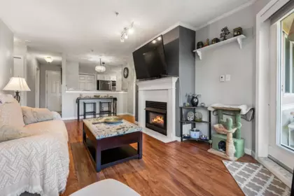 Kitchen Island Photo of 409 2962 Trethewey Street, Abbotsford, BC