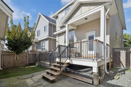 Outdoor Deck Photo of 19562 72a Avenue, Surrey, BC