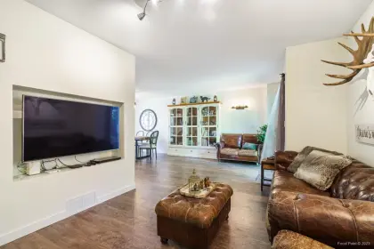 8533 Woodtrail Place, Burnaby, BC, Burnaby — Townhouse for sale