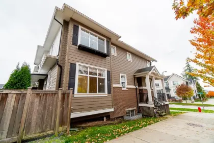 16458 23 Avenue, Surrey, BC, Surrey — Half Duplex for sale