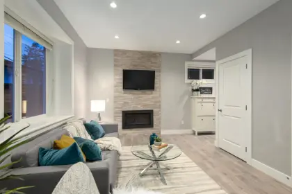 5082 Norfolk Street, Burnaby, BC, Burnaby — Half Duplex for sale
