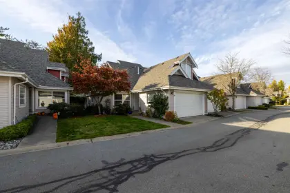 25 16995 64 Avenue, Surrey, BC, Surrey — Townhouse for sale