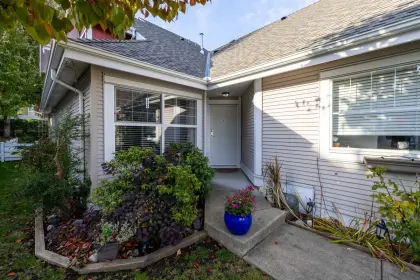 25 16995 64 Avenue, Surrey, BC, Surrey — Townhouse for sale