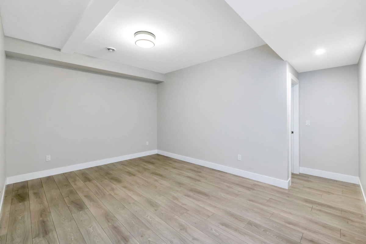 Hallway Photo of 33 4217 Old Clayburn Road, Abbotsford, BC