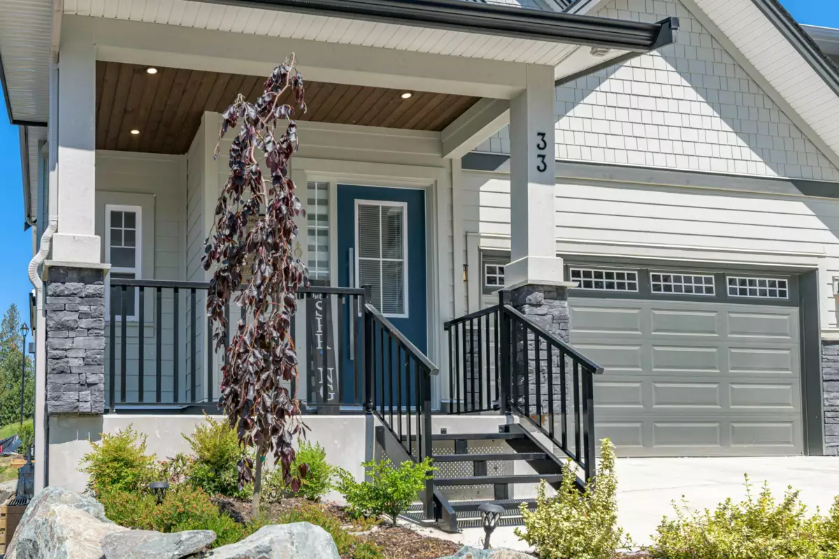 Living Room Photo of 33 4217 Old Clayburn Road, Abbotsford, BC