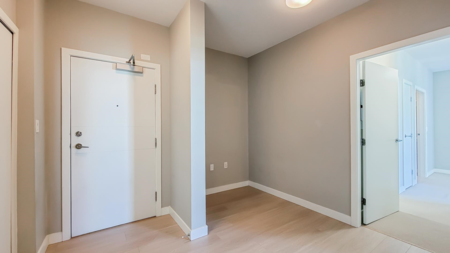 Mudroom Photo of 9388 Tomicki Ave & Odlin Road, Richmond, BC