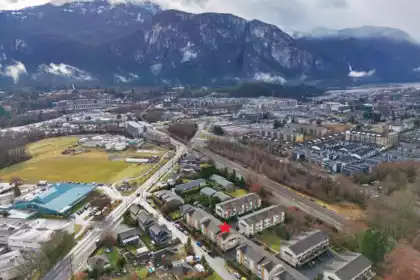2 1188 Wilson Crescent, Squamish, BC, Squamish — Townhouse for sale