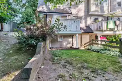 Mudroom Photo of 44 15871 85 Avenue, Surrey, BC