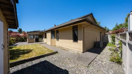 Hot Tub / Spa Photo of 14076 19a Avenue, Surrey, BC