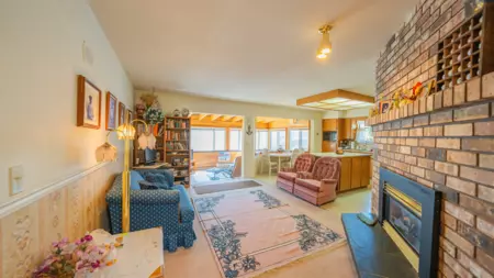 Kitchen Photo of 14076 19a Avenue, Surrey, BC