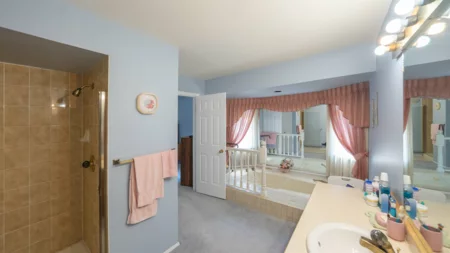 Laundry Room Photo of 14076 19a Avenue, Surrey, BC