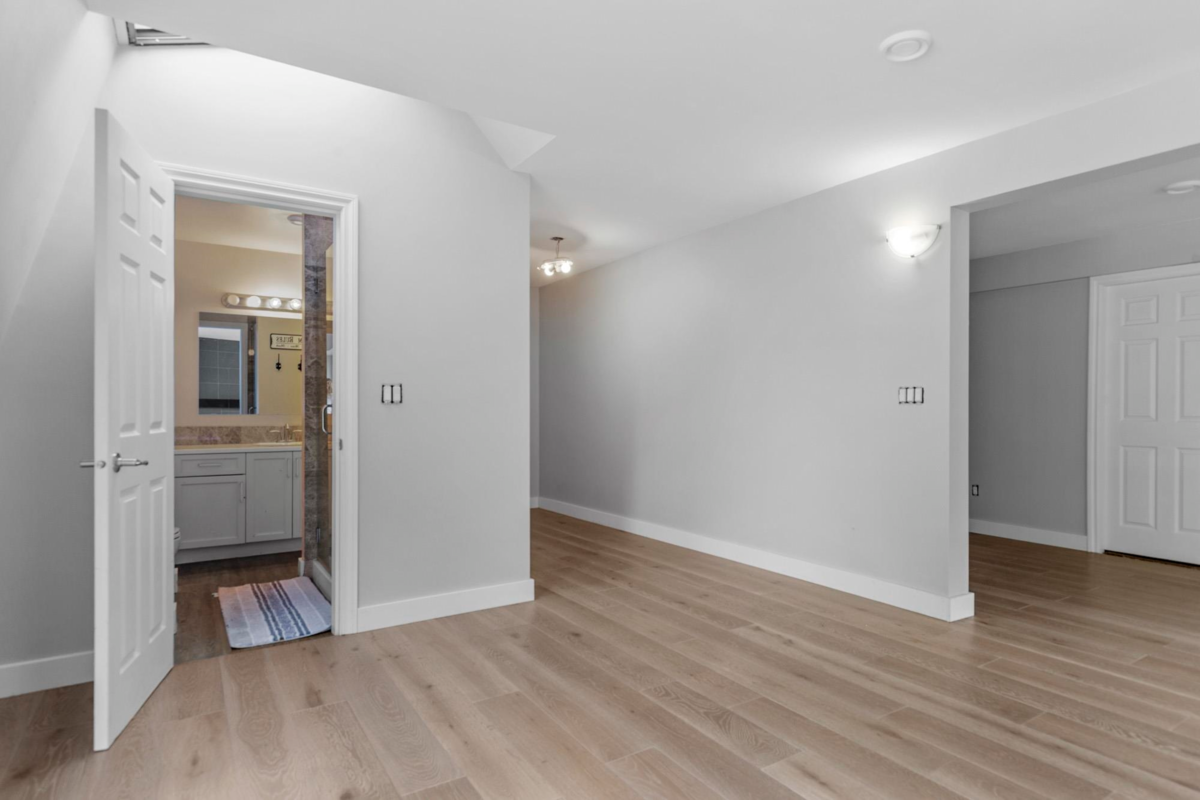 Front Yard Photo of 9233 Hayward Street, Mission, BC