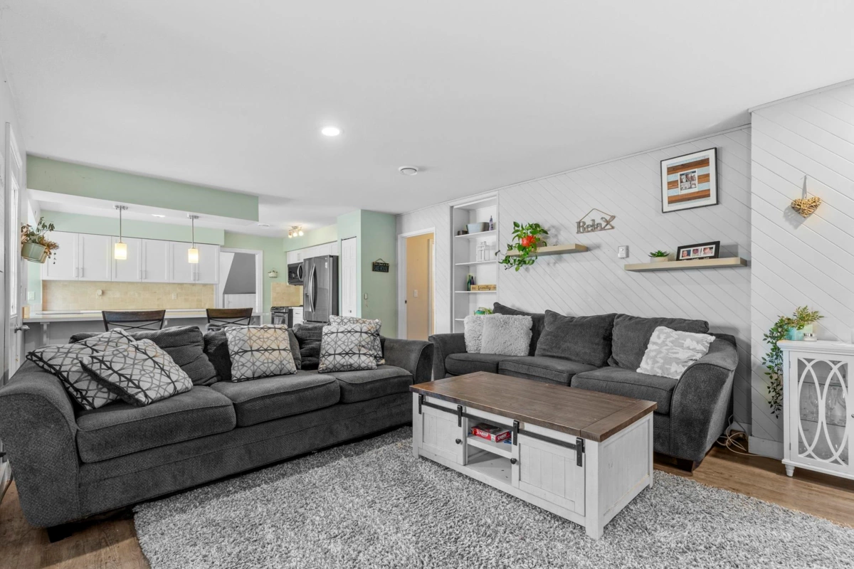 Hallway Photo of 9233 Hayward Street, Mission, BC