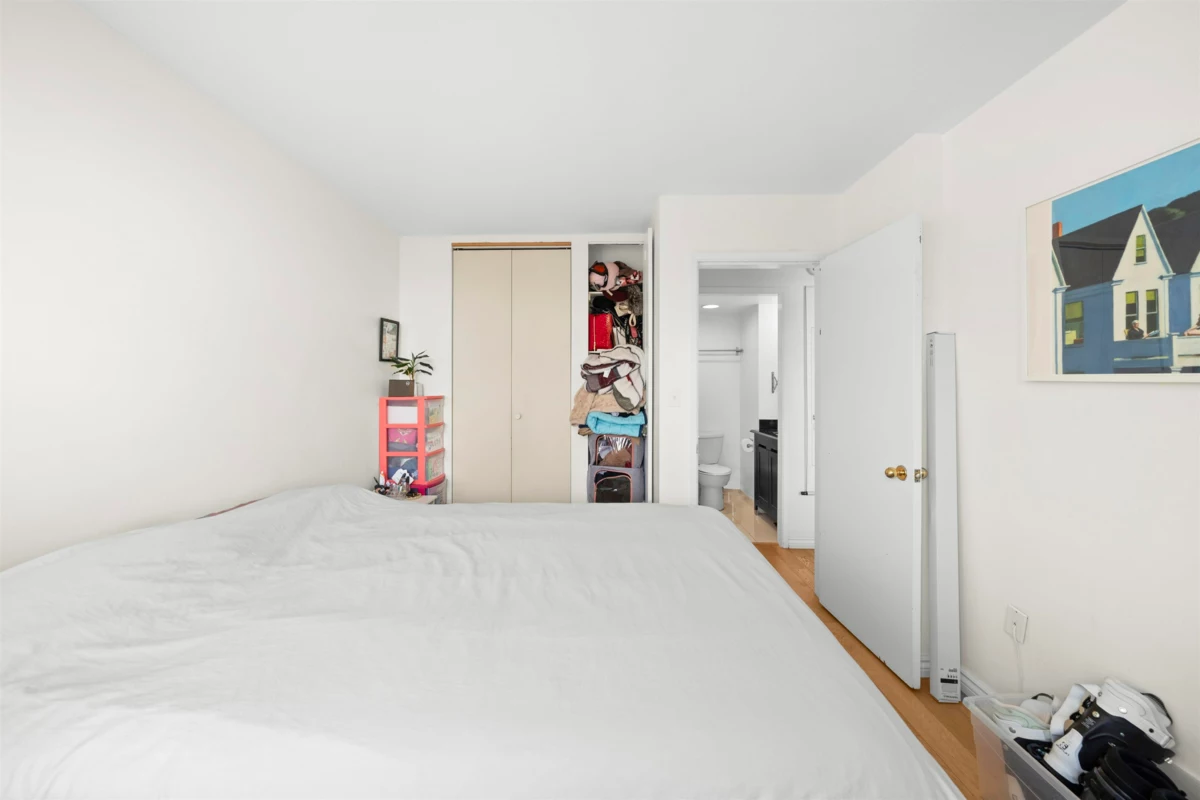 Walk-In Closet Photo of 1803 1251 Cardero Street, Vancouver, BC