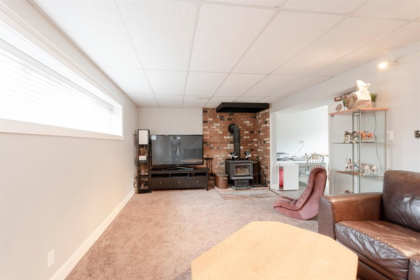 Laundry Room Photo of 12290 252 Street, Maple Ridge, BC