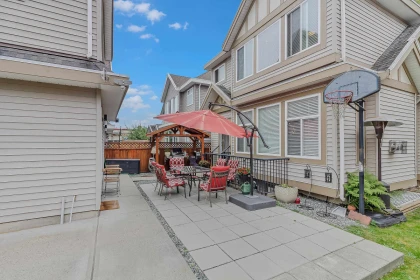Swimming Pool Photo of 19913 72 Avenue, Langley, BC