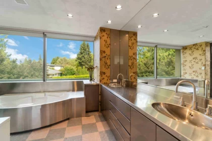 Guest Bathroom Photo of 1919 W 57th Avenue, Vancouver, BC