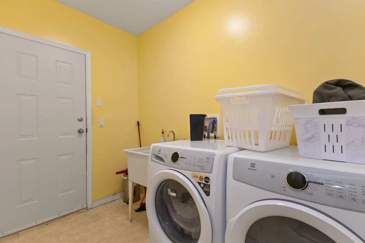 Entry Foyer Photo of 34463 Lariat Place, Abbotsford, BC
