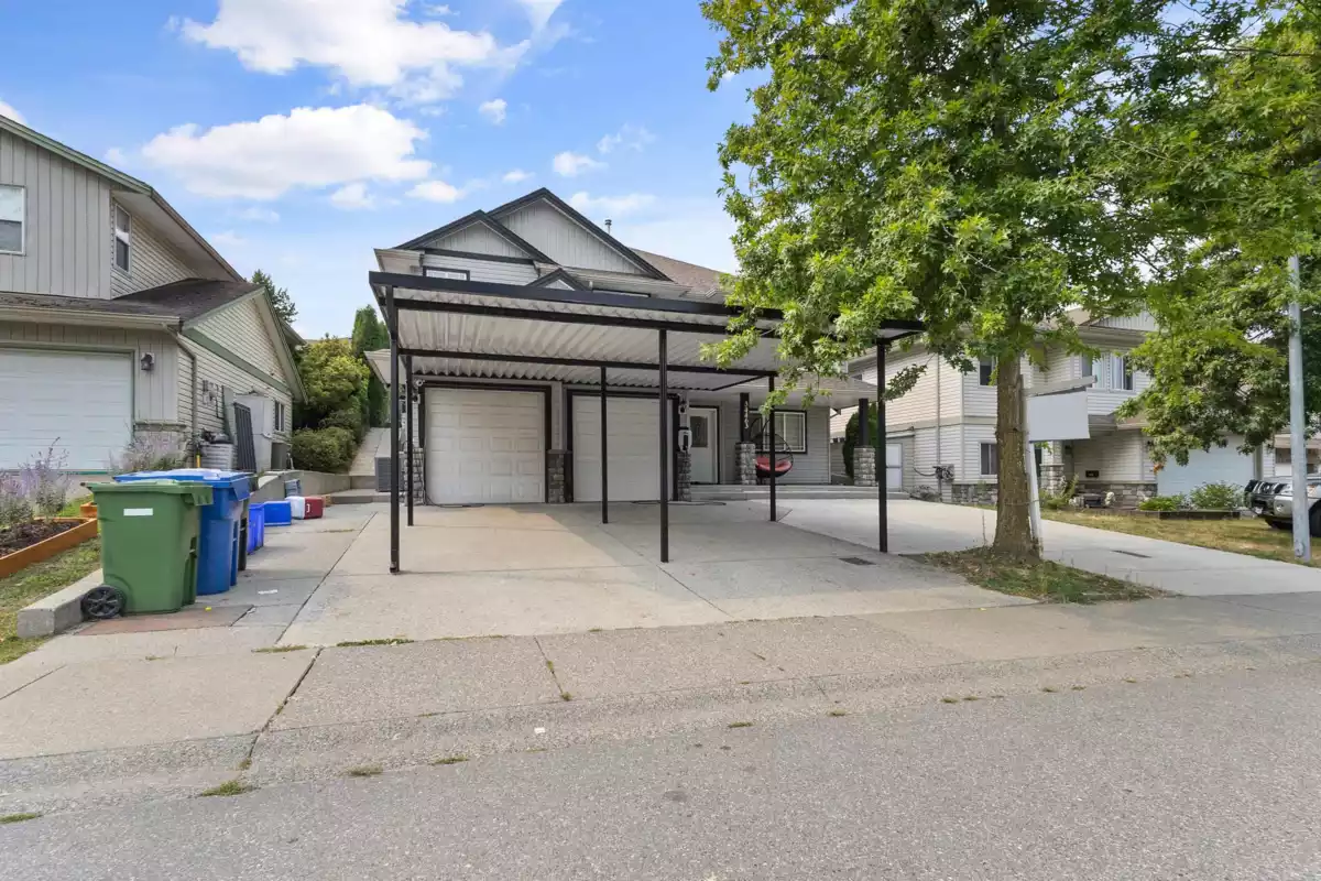Hallway Photo of 34463 Lariat Place, Abbotsford, BC