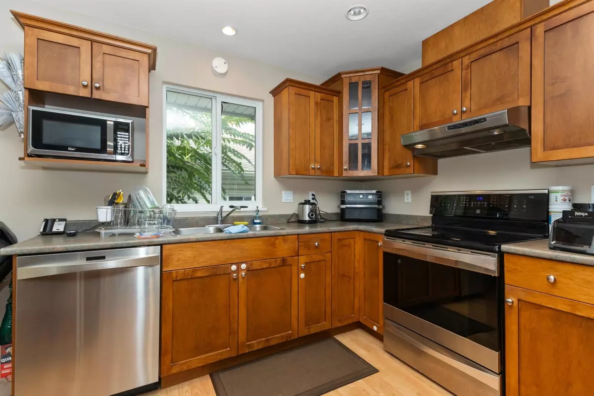 Kitchen Island Photo of 34463 Lariat Place, Abbotsford, BC