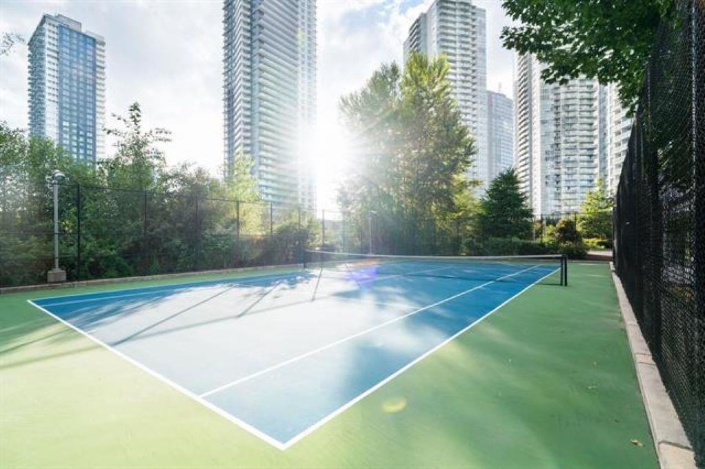 Kitchen Photo of 901 13750 100 Avenue, Surrey, BC