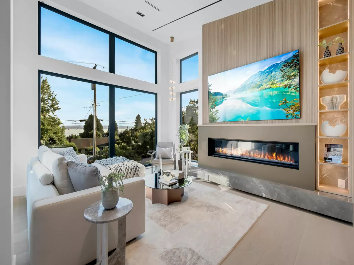 Breakfast Nook Photo of 2423 Mathers Avenue, West Vancouver, BC