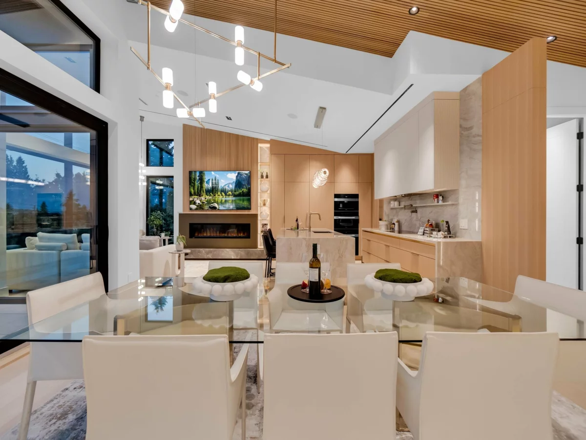 Dining Area Photo of 2423 Mathers Avenue, West Vancouver, BC
