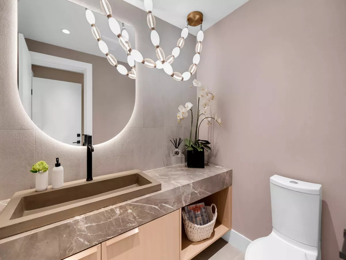 Entry Foyer Photo of 2423 Mathers Avenue, West Vancouver, BC