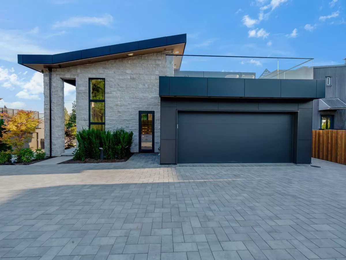 Hot Tub / Spa Photo of 2423 Mathers Avenue, West Vancouver, BC